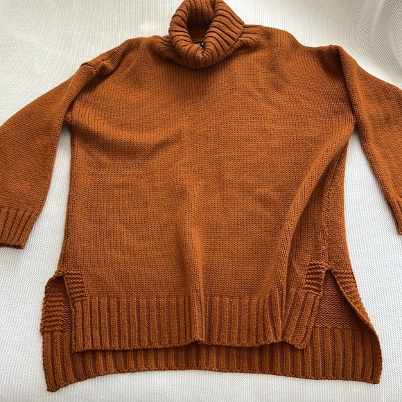Turtle neck knit sweater in burnt orange! - Picture 4 of 5